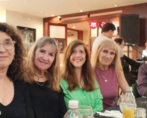 32057 33 ESTAMOS DE FESTEJO: CUMPLEAÑOS CON CENA SHOW