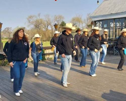 32095 9 EN CATALEJO SE BAILA COUNTRY