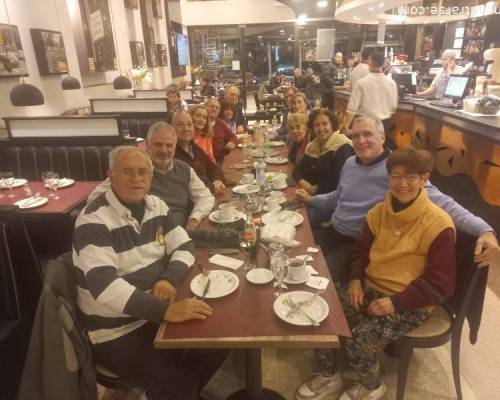 32131 14 SE ARMA LA CAMINATA Y DESPUES EL CAFE