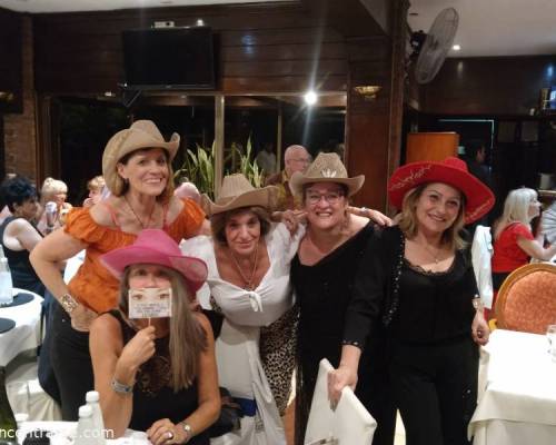 32318 1 VIERNES DE CENA SHOW  Y FIESTA ESCORPIANA