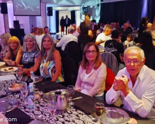 32342 13 BAILAR CON CENA SHOW 