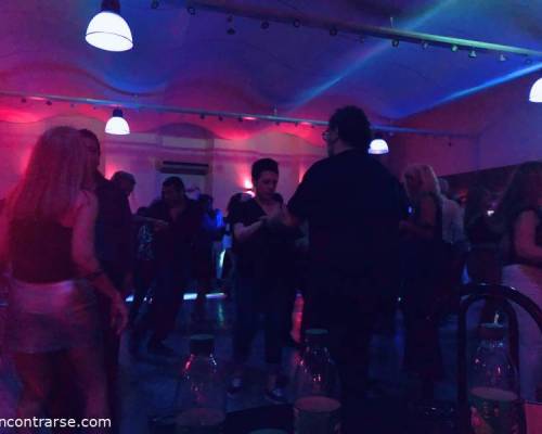 32422 11 BAILAMOS MUCHO ROCK Y ALGO DE CUMBIA Y BACHATA