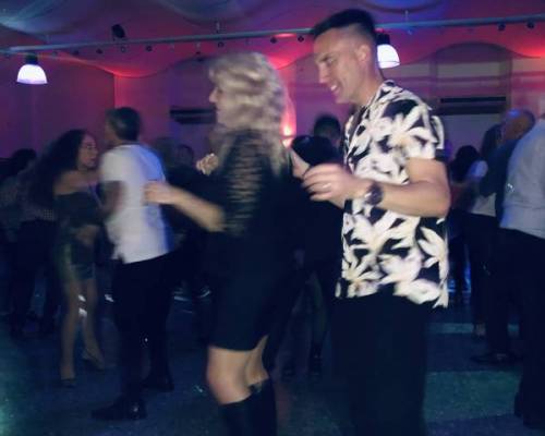 32422 13 BAILAMOS MUCHO ROCK Y ALGO DE CUMBIA Y BACHATA