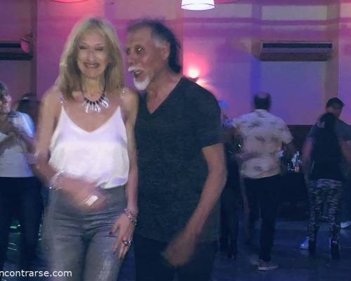 32422 14 BAILAMOS MUCHO ROCK Y ALGO DE CUMBIA Y BACHATA
