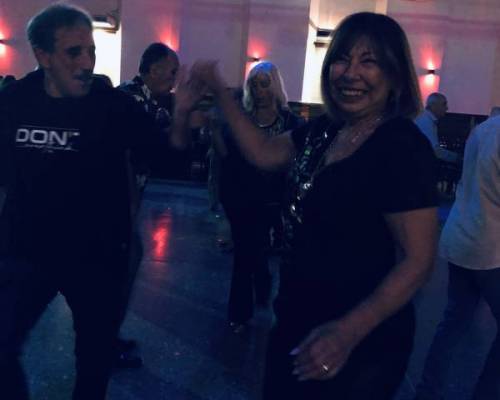 32422 8 BAILAMOS MUCHO ROCK Y ALGO DE CUMBIA Y BACHATA