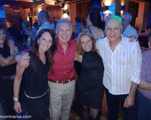 32468 11 A BAILAR EN JOE BAR     !  !  !