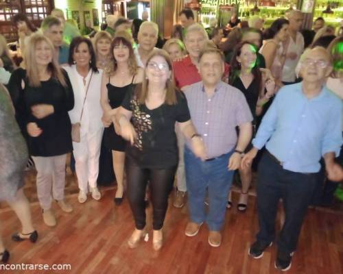 32468 15 A BAILAR EN JOE BAR     !  !  !