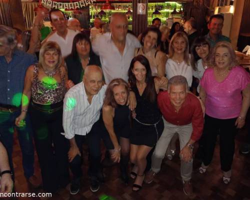 32468 16 A BAILAR EN JOE BAR     !  !  !