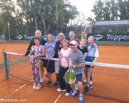 32577 1 Encuentro de tenis al aire libre en parque Norte