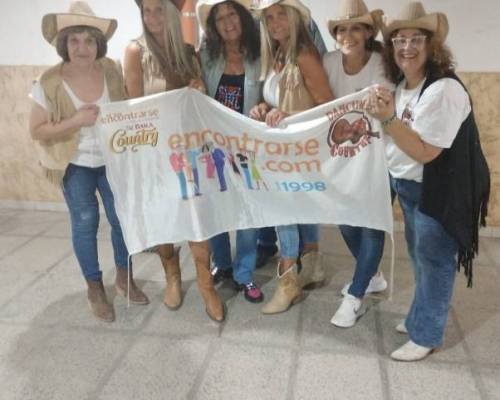 32646 1 EN ENCONTRARSE TAMBIEN SE BAILA COUNTRY