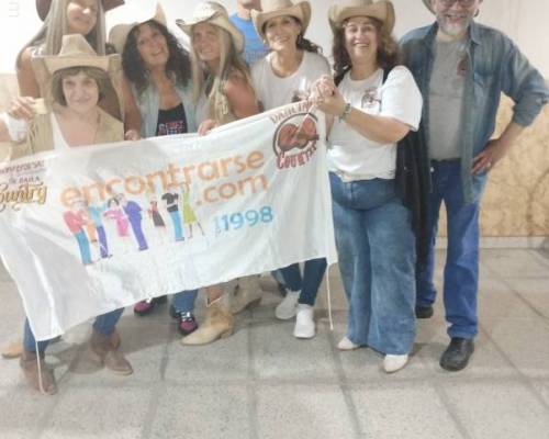 32646 3 EN ENCONTRARSE TAMBIEN SE BAILA COUNTRY