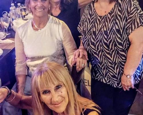 32658 41 FESTEJAMOS EL CUMPLE DE NUESTRA AMIGA CRISMAE