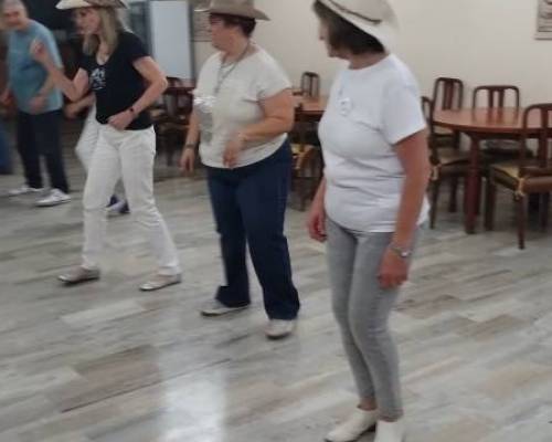 32778 4 EN ENCONTRARSE TAMBIEN SE BAILA COUNTRY