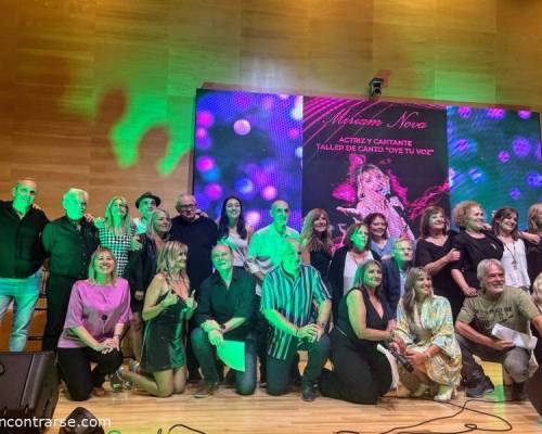 32782 2 ACOMPAÑANOS EN  LA MUESTRA  DE FIN DE AÑO  DEL TALLER DE CANTO 