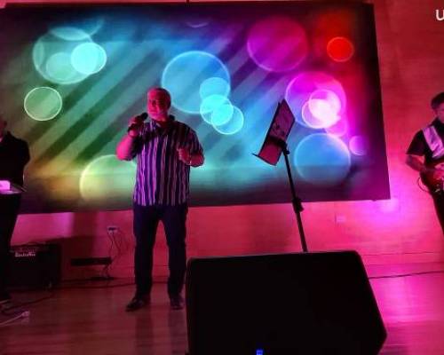 32782 8 ACOMPAÑANOS EN  LA MUESTRA  DE FIN DE AÑO  DEL TALLER DE CANTO 