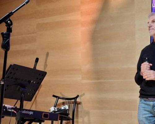 32782 9 ACOMPAÑANOS EN  LA MUESTRA  DE FIN DE AÑO  DEL TALLER DE CANTO 