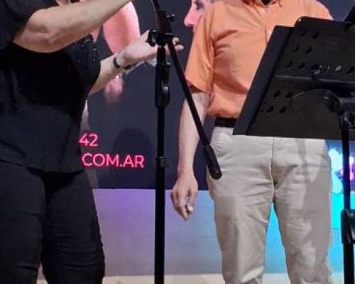 32783 5 ACOMPAÑANOS EN  LA MUESTRA  DE FIN DE AÑO  DEL TALLER DE CANTO 
