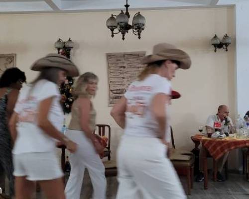 32821 10 DESPEDIDA DE AÑO EN COMPAÑIA