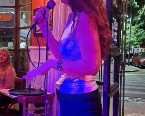 Gaby cantando muy bien :Encuentro Grupal MOJITOS DE CUBA, ENCONTRARSE CON AMIGOS, EL MEJOR PLAN . DESPEDIMOS EL 2024, TODOS JUNTOS