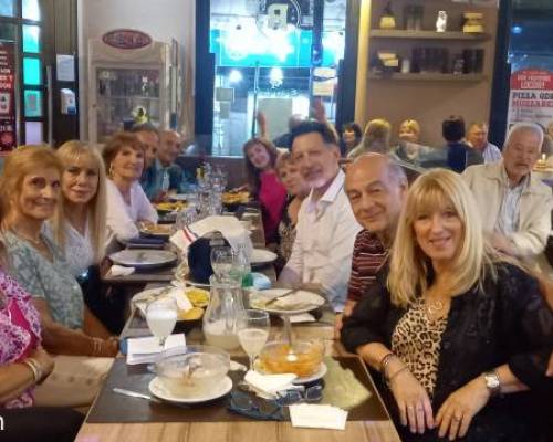 👏ufff Todos allí amigos muy queridos en esa mesa 🥂 brindemos a la distancia 😘🤗 :Encuentro Grupal EN DICIEMBRE FESTEJAMOS CUMPLES Y DESPEDIMOS EL AÑO!!!!