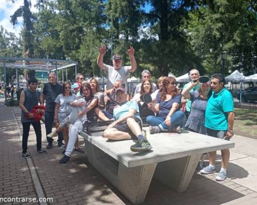 Los de siempre, los nuevos, la que pasan y se prenden, el cafe, el mate, la música, los bizcochos, las charlas, no hay palabras para agradecerlos momentos compartidos... :Encuentro Grupal PIMPONEAMOS EN VILLA DEVOTO