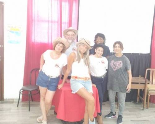 32919 8 EN ENCONTRARSE TAMBIEN SE BAILA COUNTRY