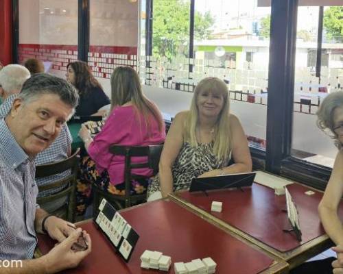 32963 2 CELEBREMOS JUGANDO AL RUMMY  