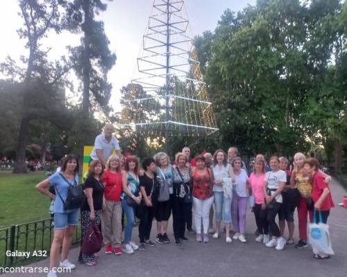 33011 5 CAMINAMOS Y NOS PREPARAMOS PARA LA CENA DE FIN DE AÑO