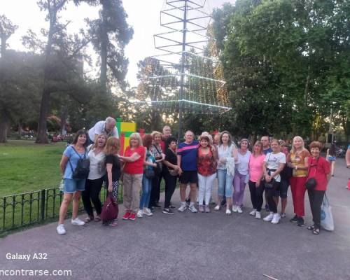 33011 8 CAMINAMOS Y NOS PREPARAMOS PARA LA CENA DE FIN DE AÑO