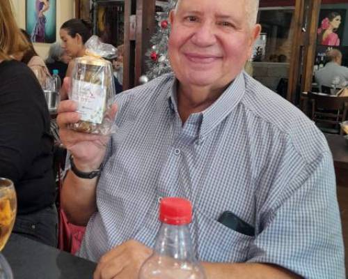 Mario San Justo,  ganador del sorteo de las berenjenas en  escabeche! :Encuentro Grupal VENITE A CAMINAR A  RAMOS... Y FESTEJAMOS CON ALMUERZO DE FIN DE AÑO!!