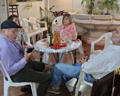 33045 18 Pasar la Nochebuena cenando juntos. En mi casa, recibirlos con alma de fiesta. Sea cual sea tu credo. Nos integramos, como lo hice ni bien ingresé