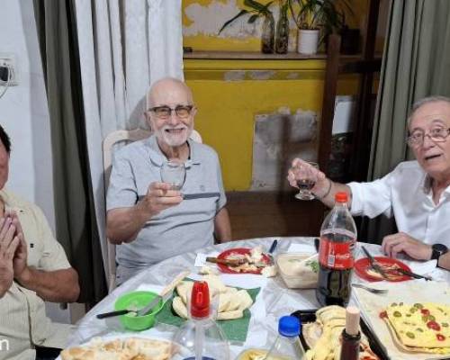 33045 4 Pasar la Nochebuena cenando juntos. En mi casa, recibirlos con alma de fiesta. Sea cual sea tu credo. Nos integramos, como lo hice ni bien ingresé