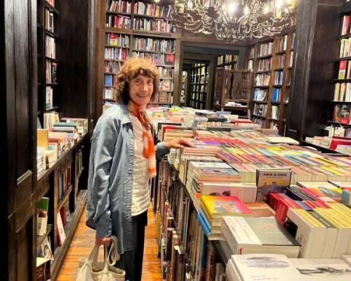 33056 4 Fernando Pessoa y su baúl lleno de gente
