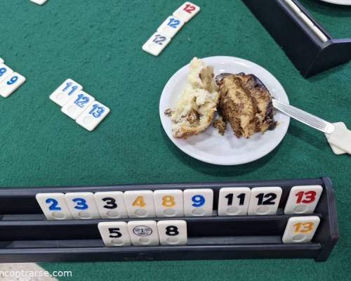 No se si me gusto mas la chocotorta o el comodin que me toco! Jaja :Encuentro Grupal JUGAMOS AL RUMMY MONTE CASTRO