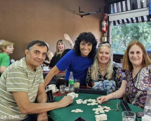Muy linda mesa la que comparti con Noe, Marta y Ruben. :Encuentro Grupal JUGAMOS AL RUMMY MONTE CASTRO