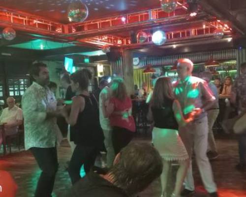 33100 18 EN 2025 TAMBIEN BAILAMOS EN JOE BAR     !  !  !