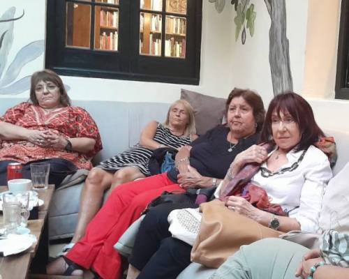 33157 1 Fernando Pessoa y su baúl lleno de gente (tercera edición)