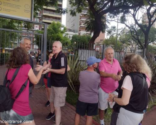 Saliendo de la pista,  jaja 0 caras de cansados!! :Encuentro Grupal Caminatas y algo más... (Ejercicios y elongación) 