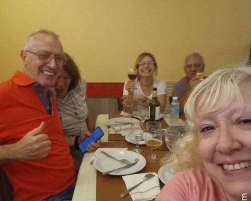 Uno no va y cambiaron la cerveza por el tinto... 🤣🤣🤣🤣🤣 :Encuentro Grupal Caminatas y algo más... (Ejercicios y elongación) 