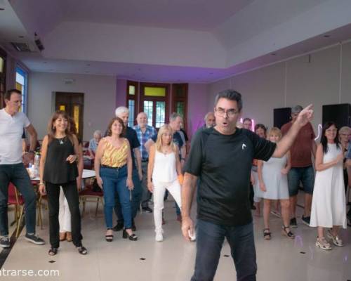 33270 16 MERIENDA DOMINGUERA Y MUESTRA DE PASOS DE BAILE EN VILLA URQUIZA ! 