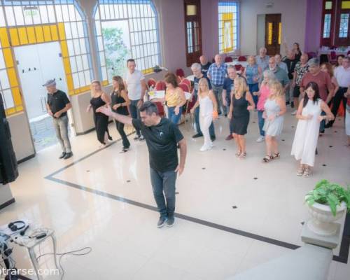 33270 20 MERIENDA DOMINGUERA Y MUESTRA DE PASOS DE BAILE EN VILLA URQUIZA ! 