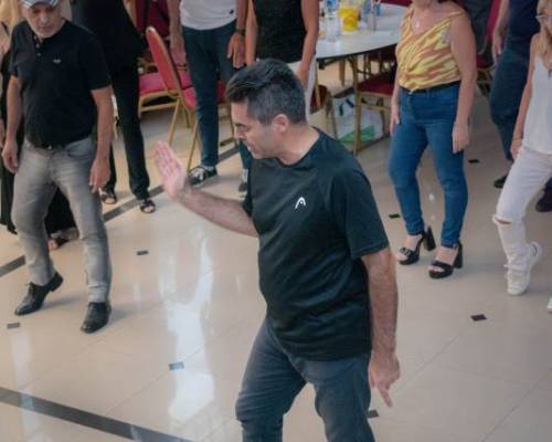 33270 21 MERIENDA DOMINGUERA Y MUESTRA DE PASOS DE BAILE EN VILLA URQUIZA ! 