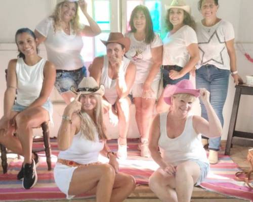 33425 3 EN LAS FLORES SE BAILA COUNTRY 