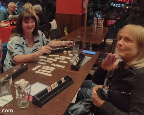 Qué lindas! Me encanta como se divierten ! :Encuentro Grupal Jugamos Rummy en Caballito !!! Nuevo horario 