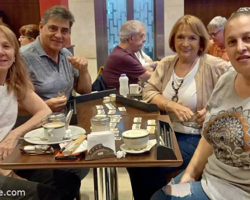 Pasamos relindo !!! Una mesa hermosa con @MARIALU8, @SILVIAMIC y @ANTONIO1956 !!!  :Encuentro Grupal Jugamos Rummy en Caballito !!! Nuevo horario 