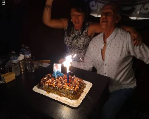 Aquí la torta voladora !!! Estaba riquísima! Gracias Silvi ! :Encuentro Grupal A PEDIDO DEL PUBLICO VOLVEMOS CON "RECICLADOS"