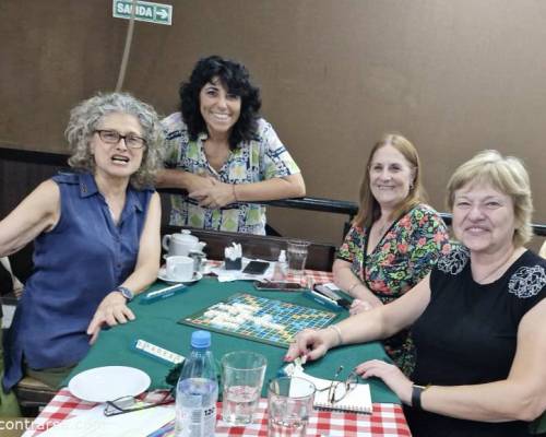 Lindo encuentro de juego y charla con @Sandra_la_negra, @Gabibol y @Aliciara besos !  :Encuentro Grupal LAS 3 T CON CANASTA + SCRABBEL