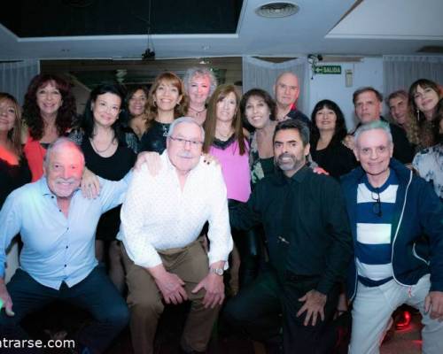 hombres en clara minorìa pero contentos ! :Encuentro Grupal A CENAR Y BAILAR CON LA MEJOR GENTE EN VILLA DEL PARQUE ! 