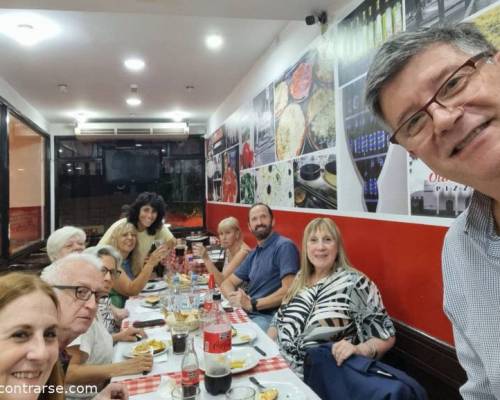 No podia faltar la selfie de los que nos quedamos a cenar :Encuentro Grupal TARDE DE BURAKO Y RUMMY