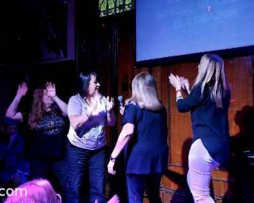 33596 10 VOLVEMOS A CANTAR Y A DIVERTIRNOS EN EL KARAOKE.